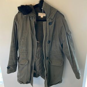 Michael Kors Winter Jacket. Army green. Size L. With fur Hood